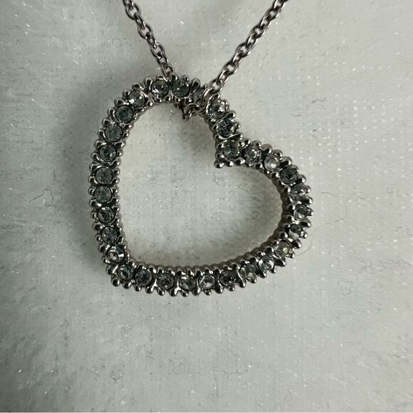 Faux diamond heart pendant sparkle necklace on a silver tone chain - Picture 2 of 5